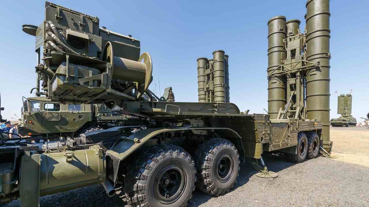 Ruský systém protivzdušnej obrany S-400 Triumf na vojenskom cvičisku