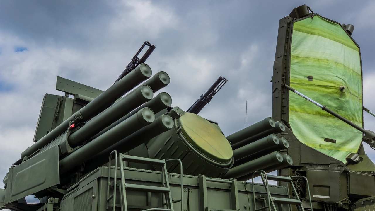 Krátkodosahový protivzdušný systém Pantsir na podvozku nákladného vozidla