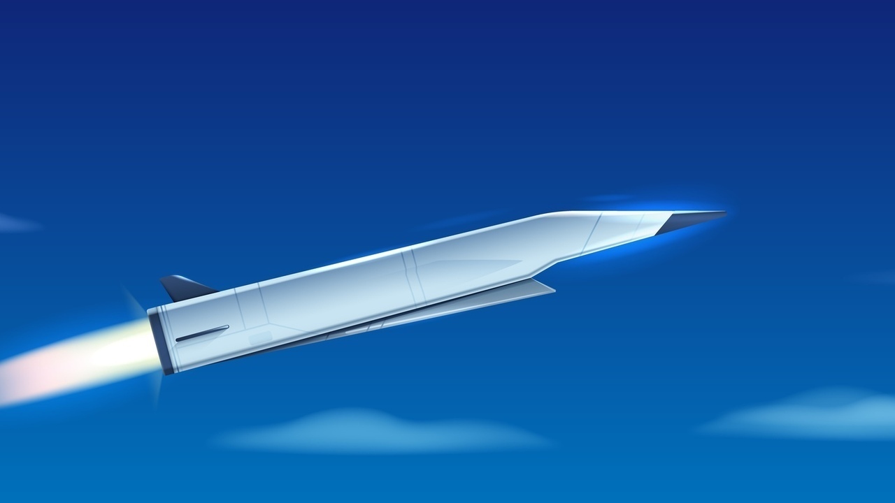 Hypersonická raketa letí vysokou rýchlosťou nad oblakmi počas testu