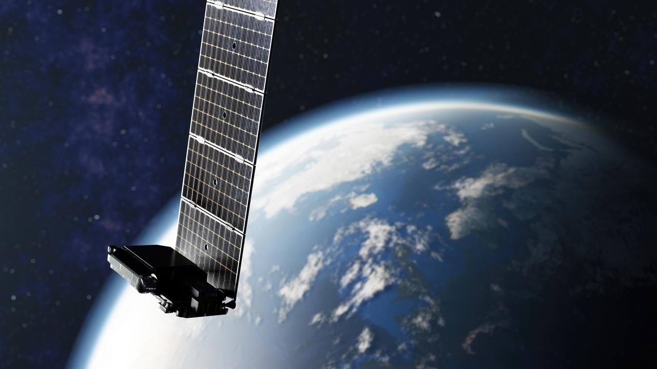 Čína vyvíja zbraň proti Starlinku. Mikrovlnný systém môže ničiť satelity