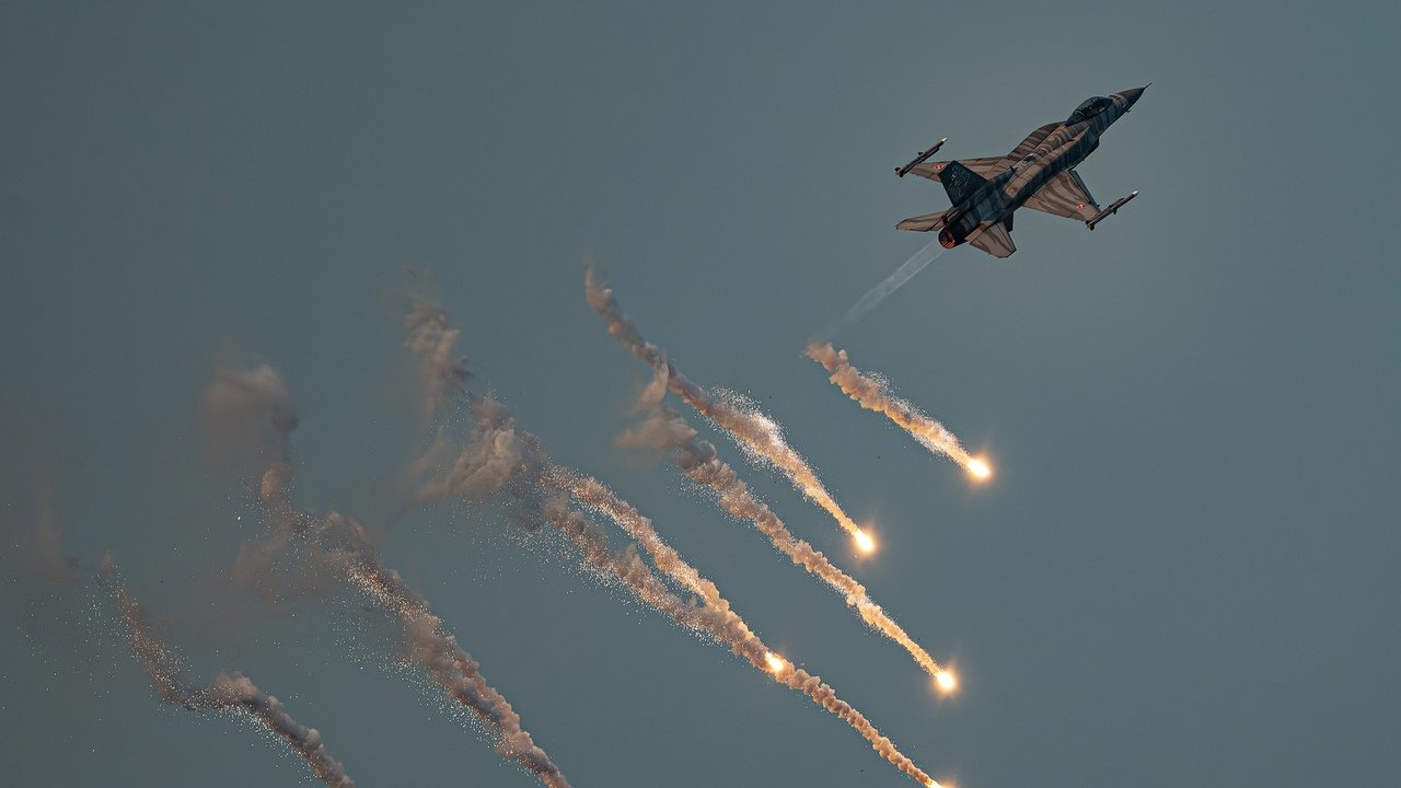 Ukrajinské F-16 prepisujú obranu proti Shahedom. Lacná raketa namiesto miliónovej strely