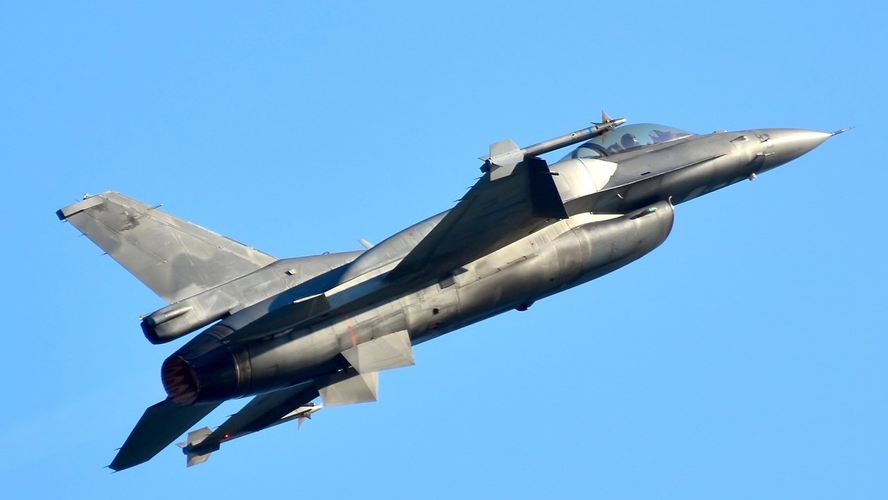 F 16 lietadlo