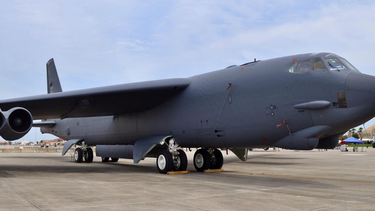 Americký strategický bombardér B-52 Stratofortress na leteckej základni ako súčasť jadrového odstrašenia USA