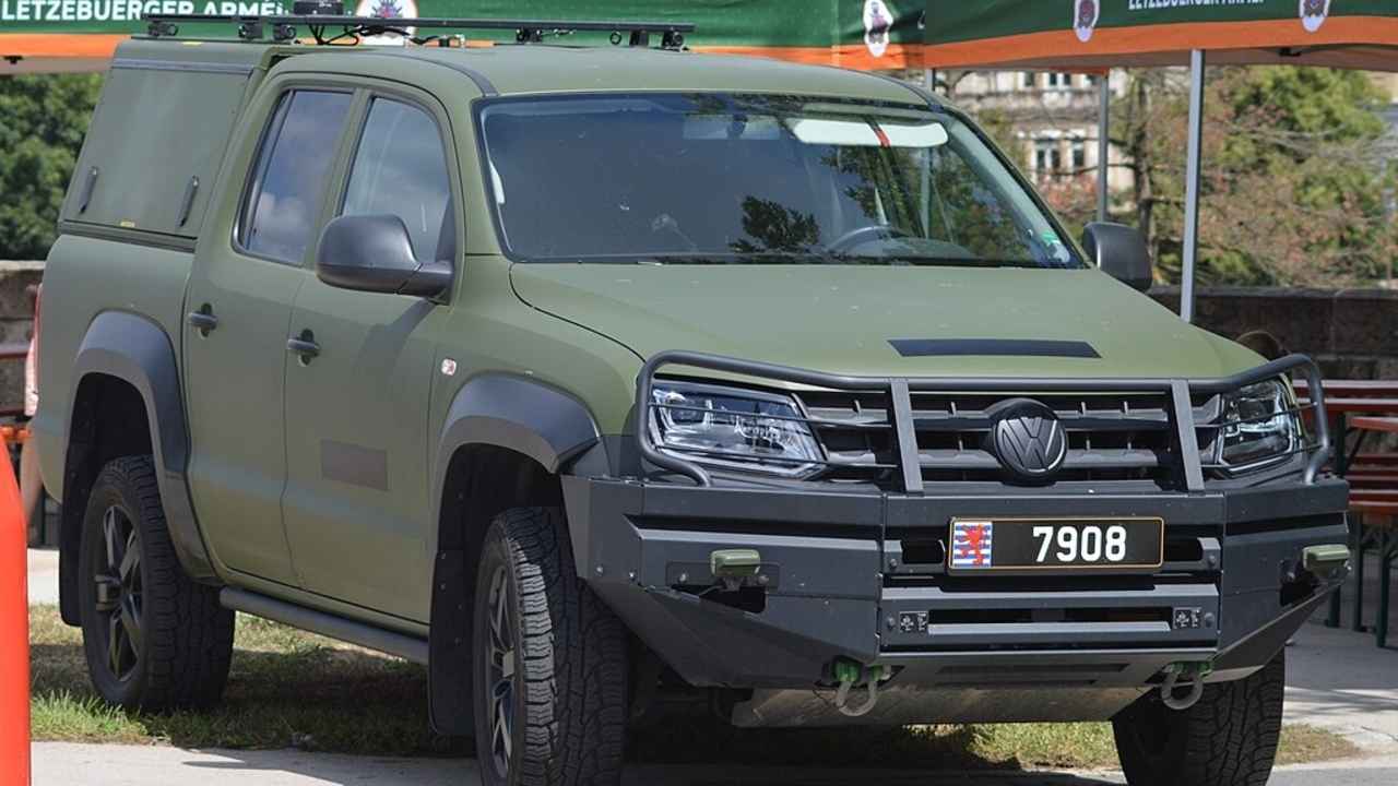 vojenské vozidlo Volkswagen Amarok pickup používané armádou Luxemburska Title