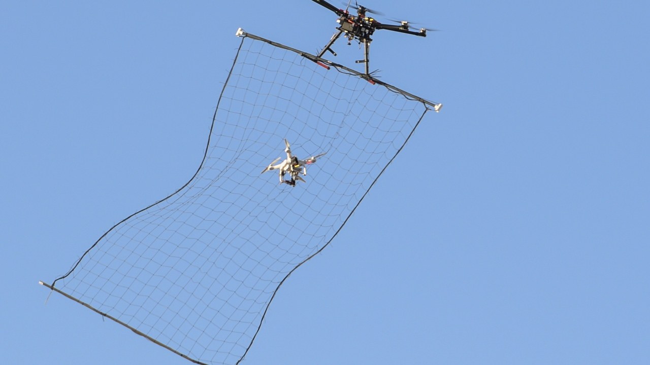 Ukrajina má novú zbraň proti FPV dronom. Sieťová „Chipa“ ich zastaví tesne pred zásahom