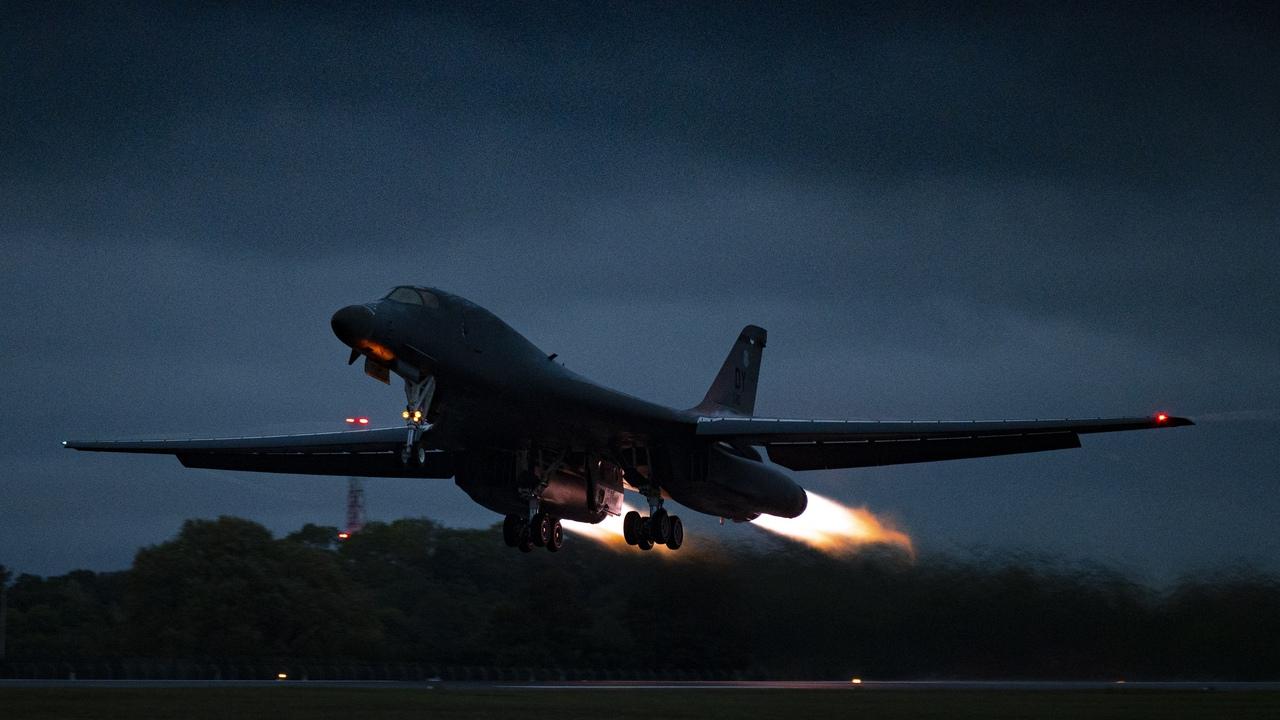 Bombardéry B-1B v Británii dostávajú bunker-buster bomby. Iránske podzemné bunkre môžu byť ďalším cieľom