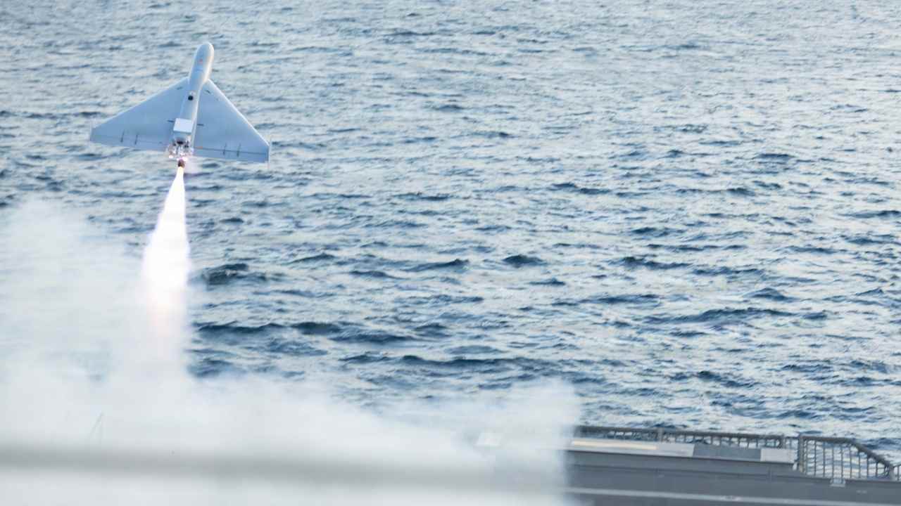 USA platia 25-tisíc dolárov mesačne za pripojenie jediného dronu LUCAS k sieti Starshield. Pentagon je čoraz viac závislý od SpaceX