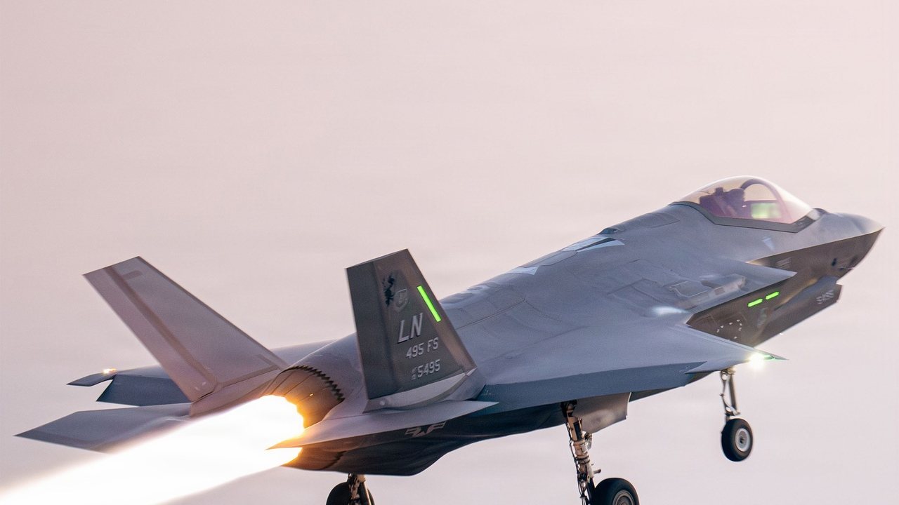 Stíhačka F-35A Lightning II vzlieta počas vojenskej operácie Epic Fury