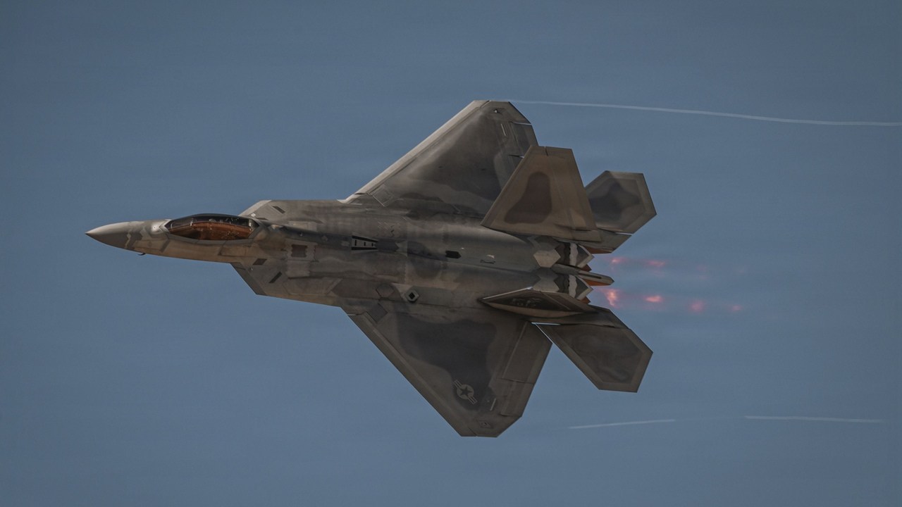 USA modernizujú svoju najlepšiu stíhačku. Pripravujú sa na vojnu, kde stealth už nestačí