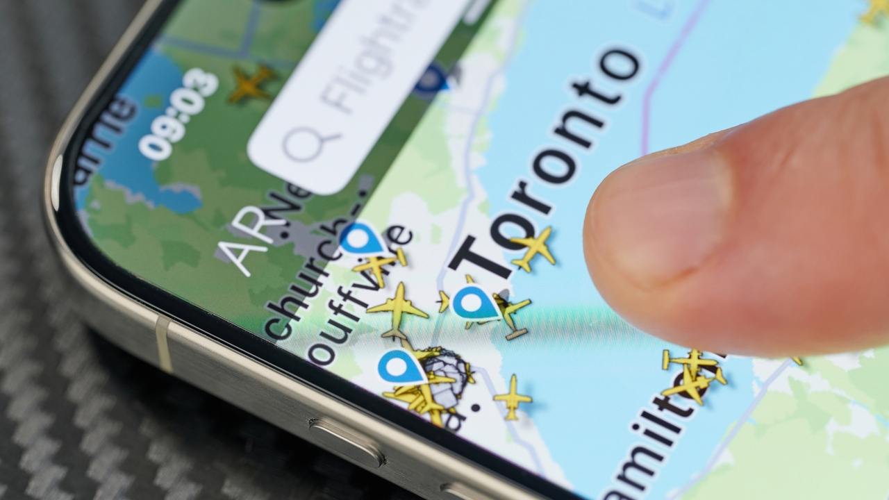 Ako FlightRadar sleduje lietadlá v reálnom čase? Tajomstvo technológií, ktoré mapujú oblohu