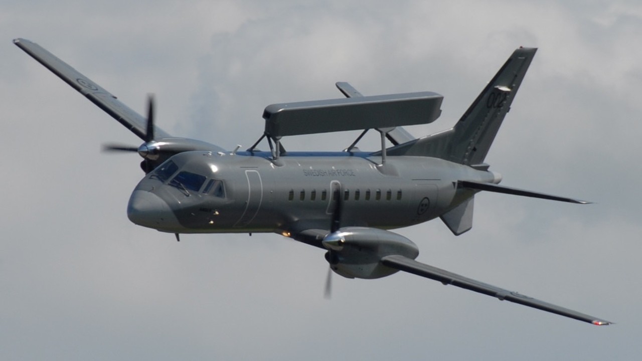 Lietadlo Saab 340 AEW&C s radarom Erieye počas letu