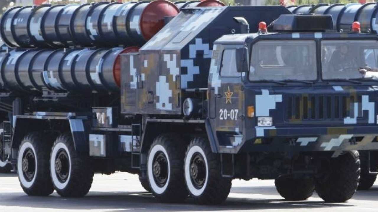 čínsky systém protivzdušnej obrany HQ-9 na odpaľovacom vozidle