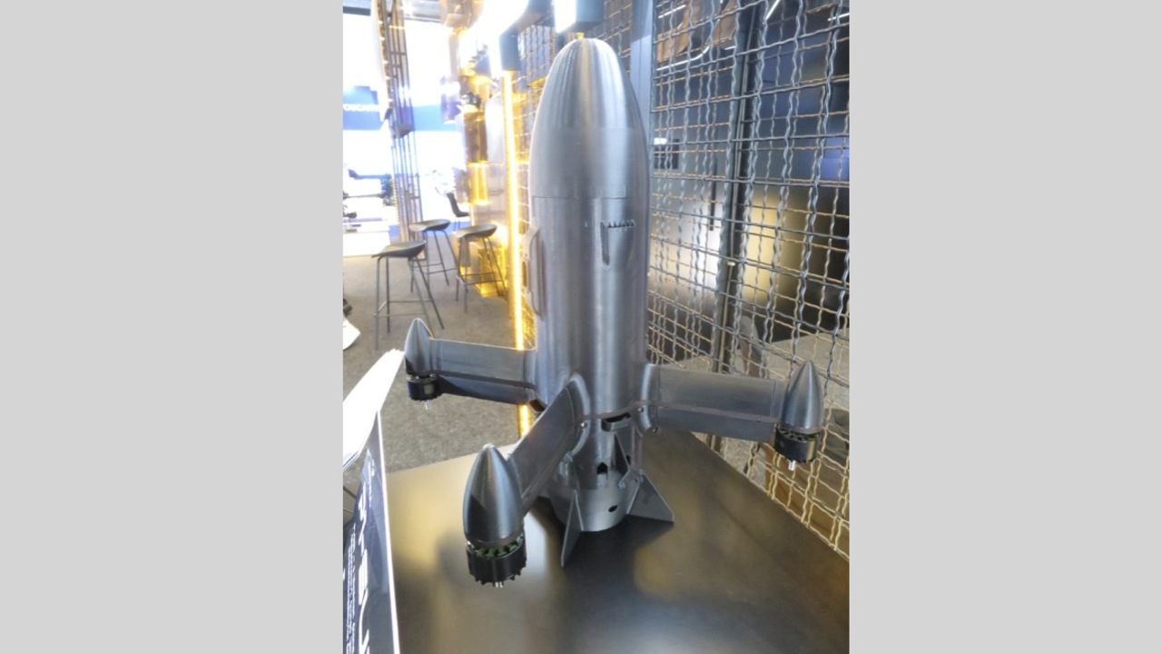 Ukrajinský interceptor dron P1-SUN od spoločnosti SkyFall vystavený na Dubai Airshow 2025