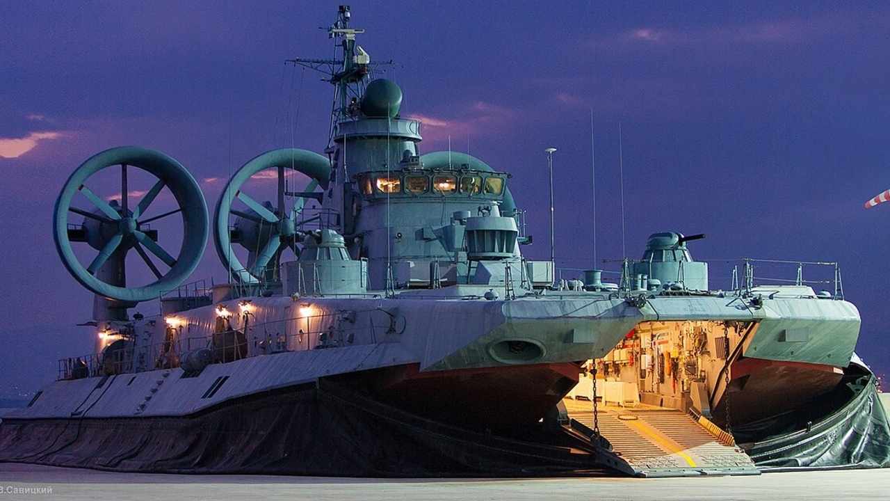 Čína rozširuje flotilu vznášadiel Zubr: pripravuje až 12 kusov