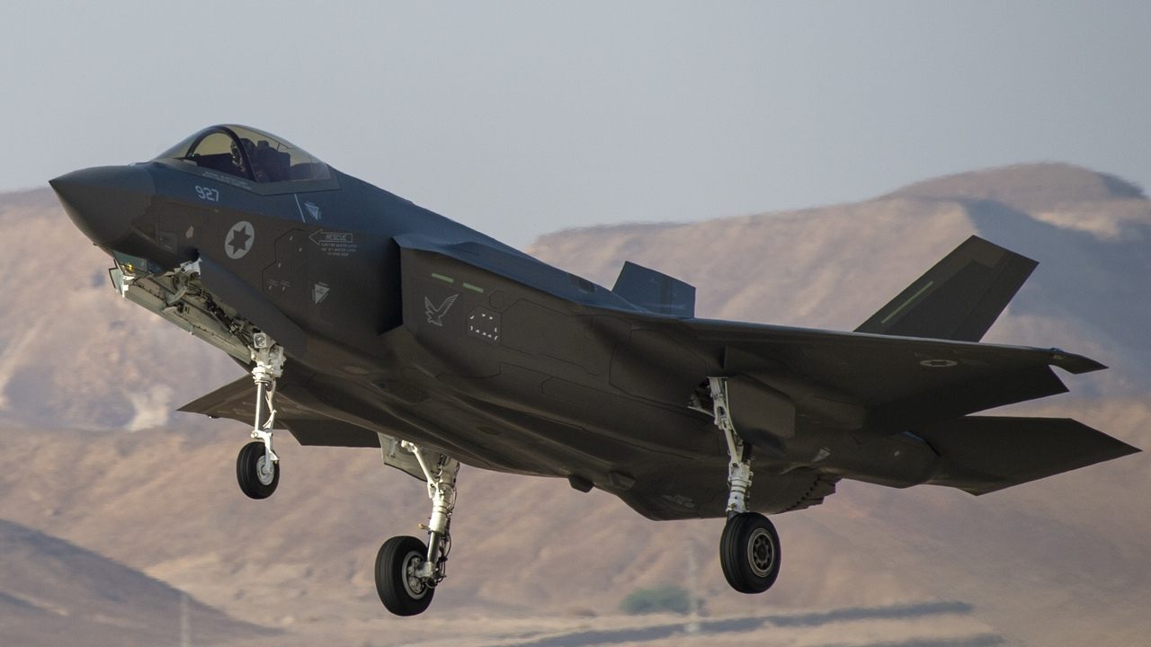 Izrael zničil ruský S-300 v Iráne: útok mohli viesť F-35