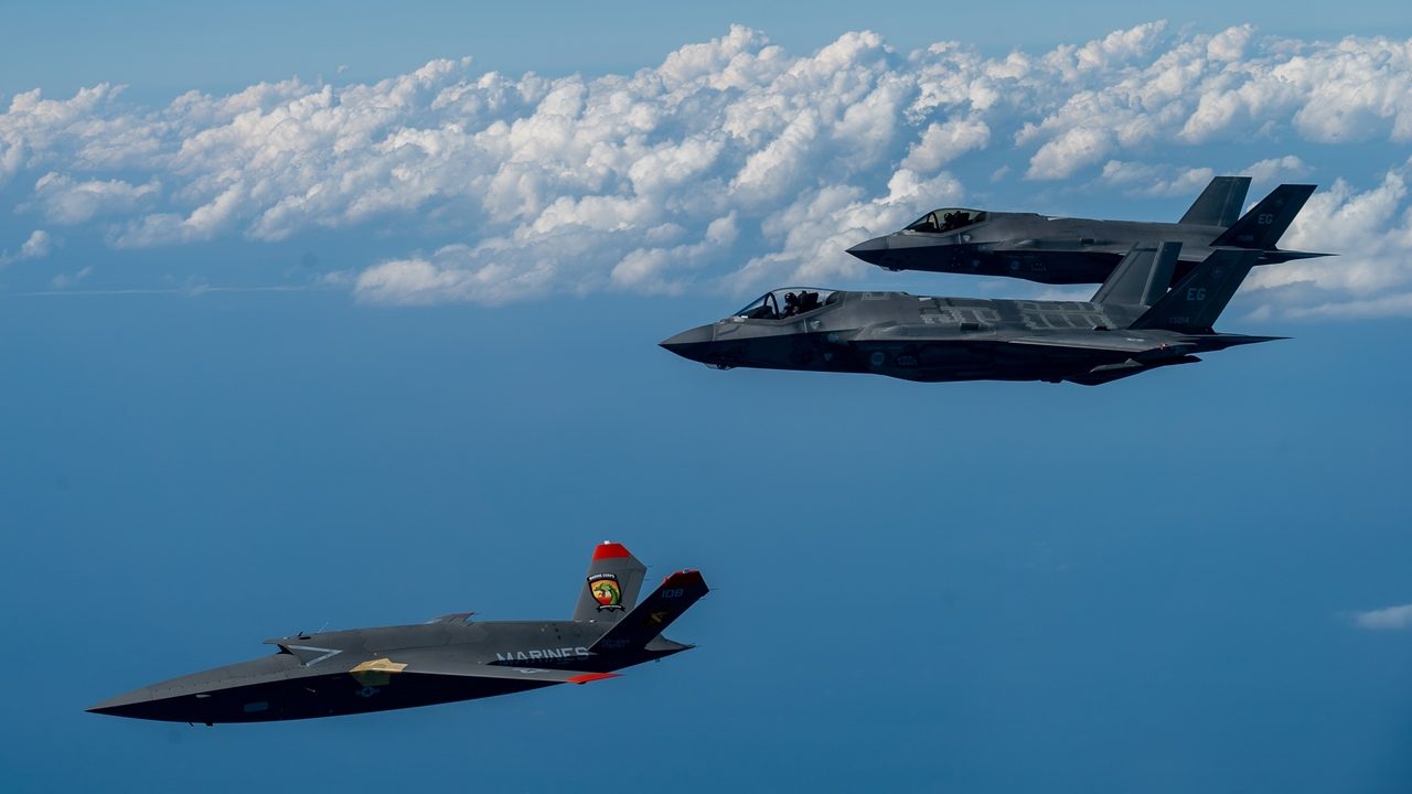 F-35 preberá velenie nad dronmi. USA týmto smerujú k stíhačke 6. generácie
