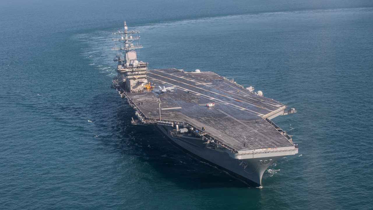 Americká lietadlová loď sa vracia skôr: USS Eisenhower opäť pripravená na boj