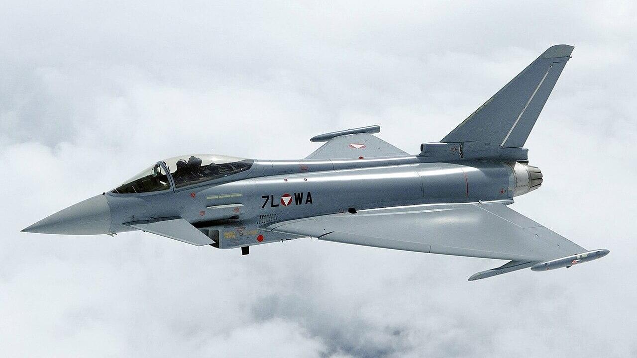 Americké tajné lietadlá mali bez povolenia vstúpiť do Rakúska. Vzlietli stíhačky Typhoon