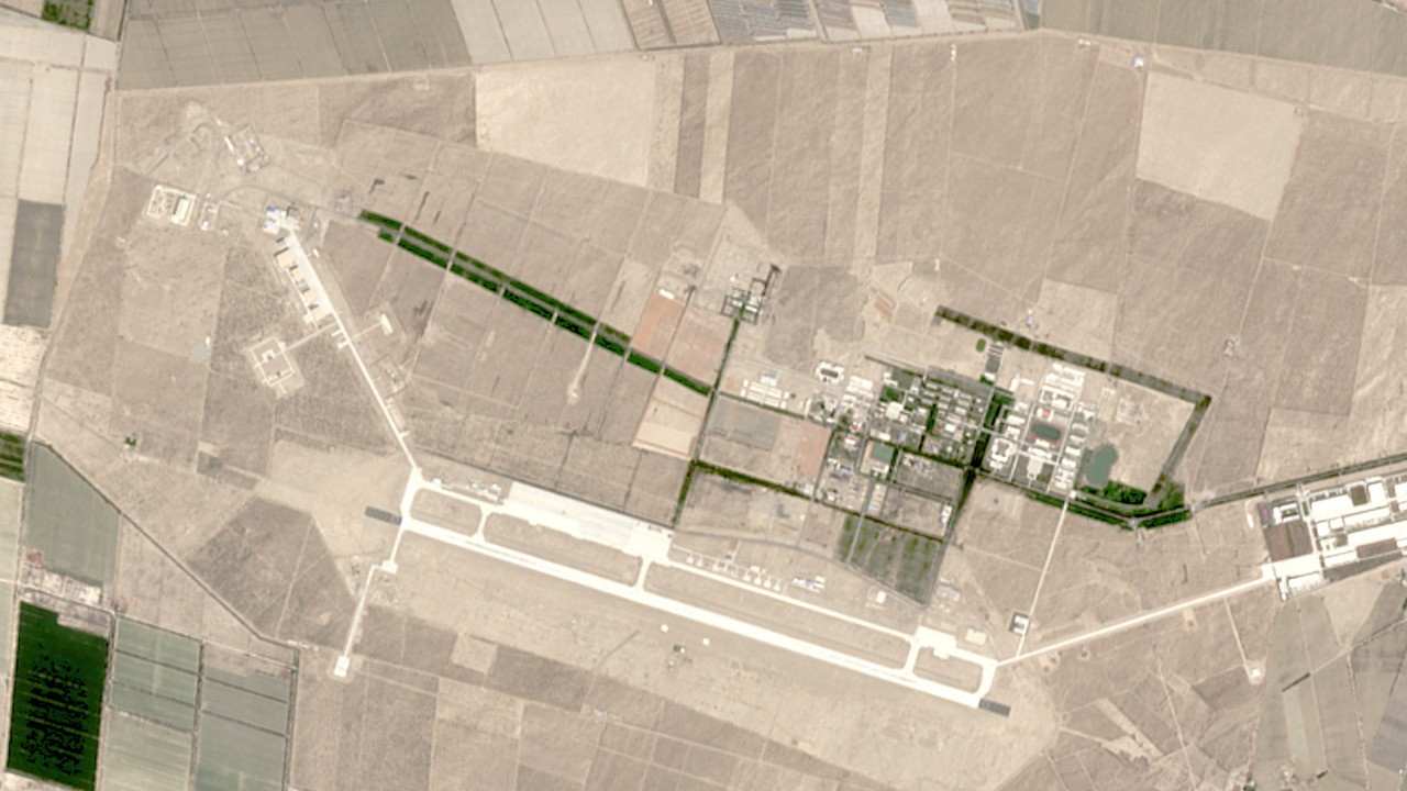 Čína zrýchľuje vývoj stealth dronov: na tajnej základni Malan zachytili obrovské lietajúce krídla
