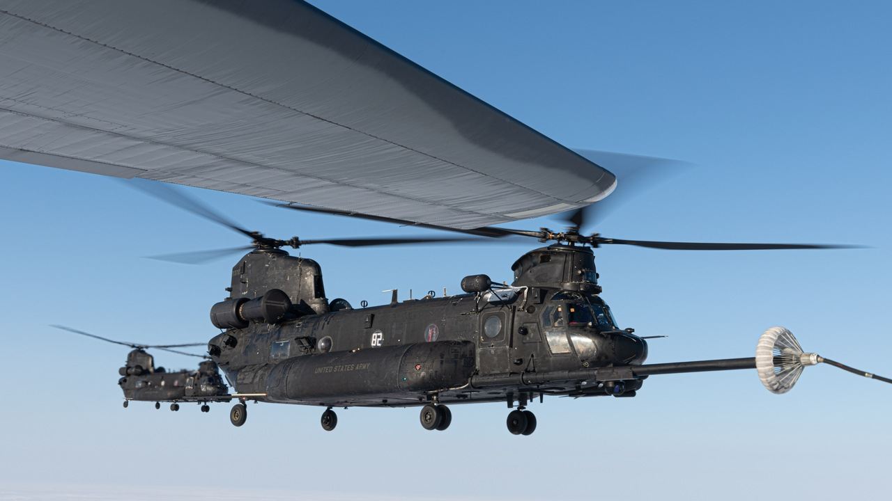 Americké špeciálne sily chcú lietajúcu čerpaciu stanicu. Novú úlohu môže dostať MH-47 Chinook