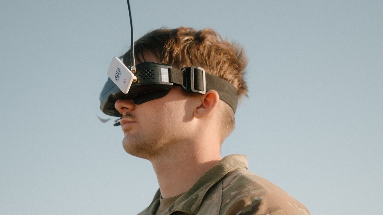 Ukrajinskí operátori FPV dronov už môžu bojovať z domu. Nová vojna mení všetko