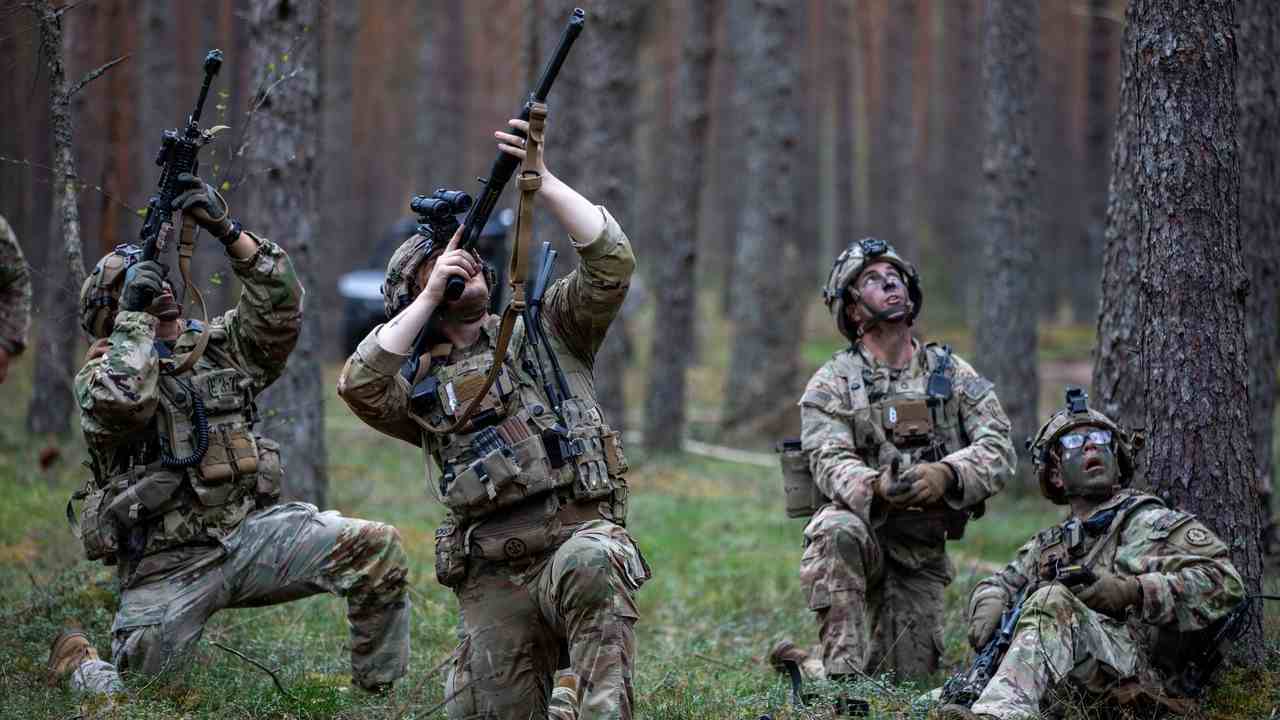 20 km od Bieloruska robila armáda USA „opravu chýb“ po nepríjemných stratách v Iráne. Nacvičovali lov dronov očami aj sluchom