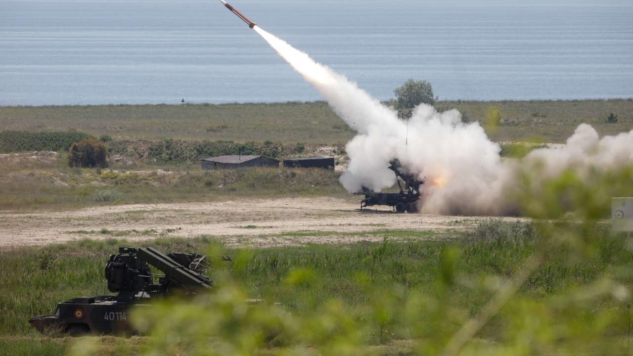 Ukrajina nasadila novú zbraň proti dronom. Stash používa rakety Hellfire a má chrániť mestá pred útokmi Šáhidov