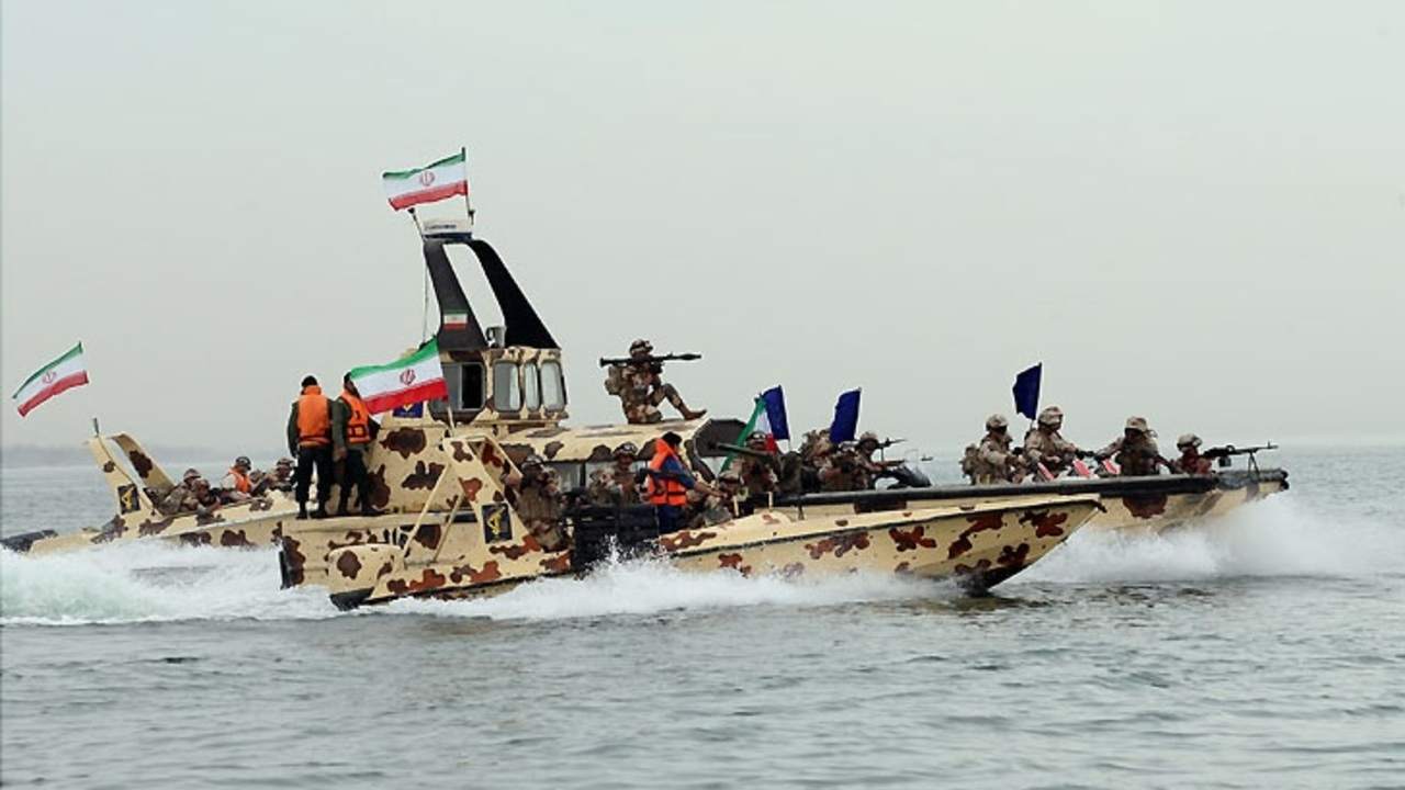 Ďalší deň neistoty v Hormuzskom prielive. Irán hrozí odvetou, pri Ománe zasiahli tanker