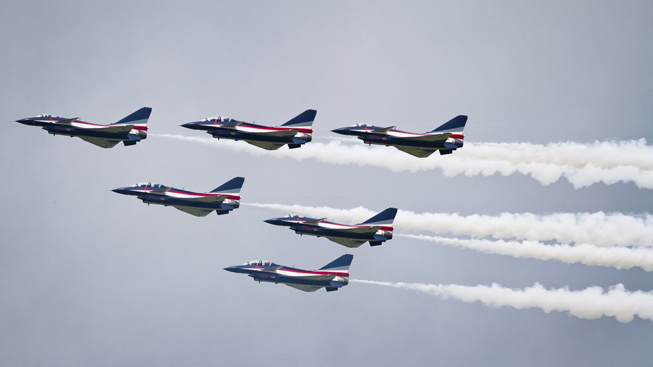 9:0 pre J-10. Čínska stíhačka mala rozdrviť Eurofighter Typhoon. Má to však háčik