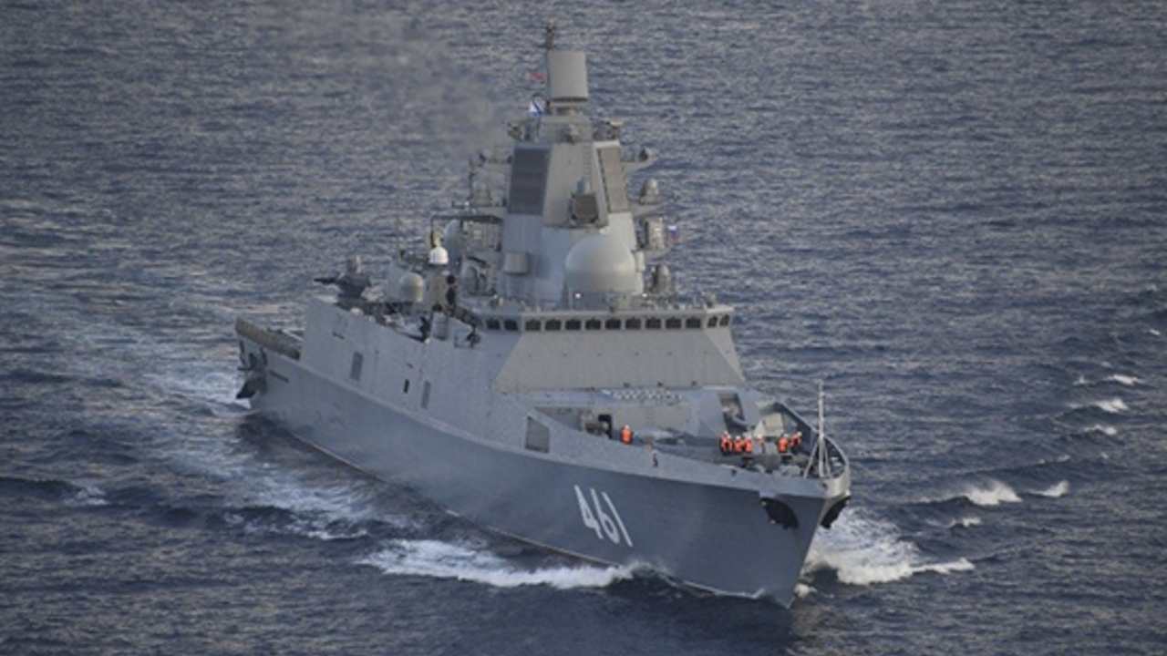 Fregata Admiral Flota Kasatonov a nákladná loď Sparta dorazili do Sýrie. Prvá zásobovacia misia Ruska po páde Asada