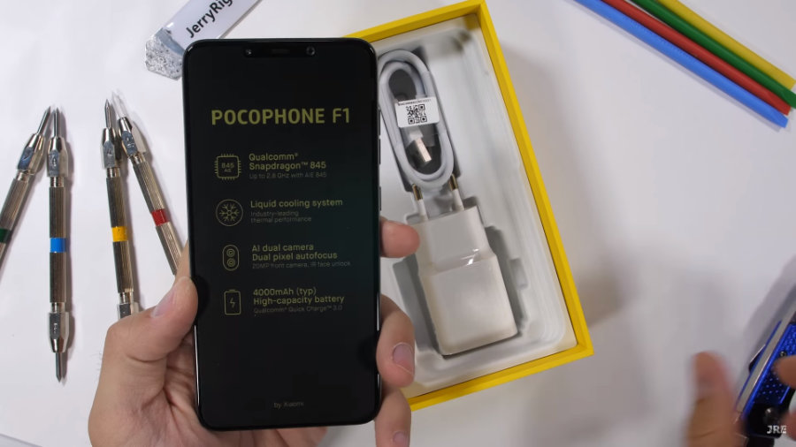 Xiaomi PocoPhone F1 test odolnosti