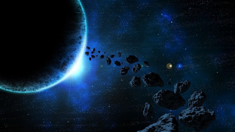 asteroid mesiac space-1422642_960_720 (1)
