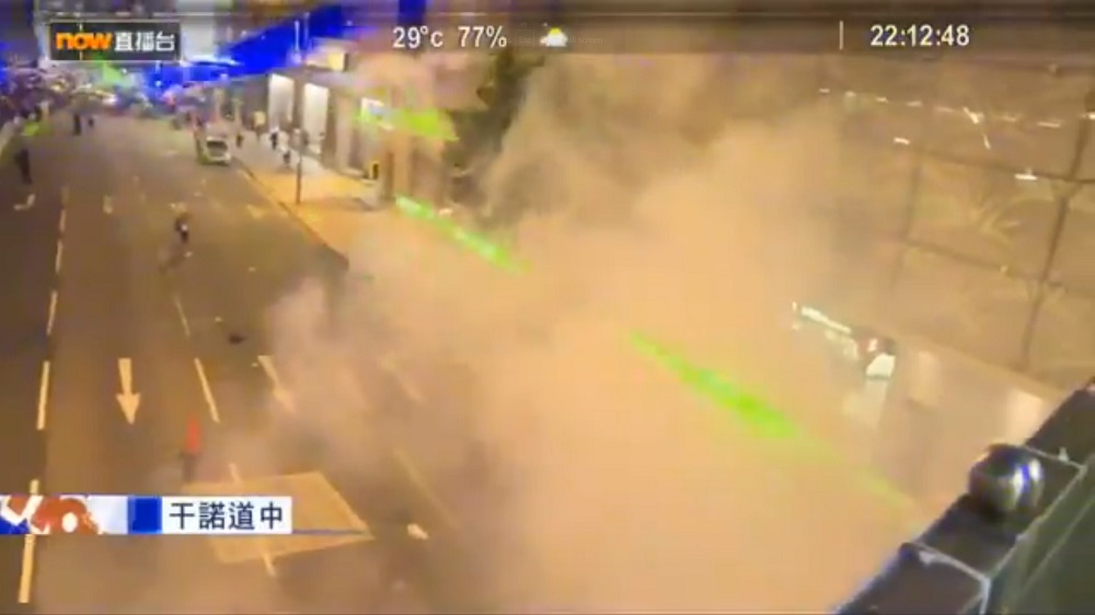 Hongkongki protestujuci pouzivaju vysoko vykonne lasery aby predisli identifikacii technologiou rozpoznavania tvare