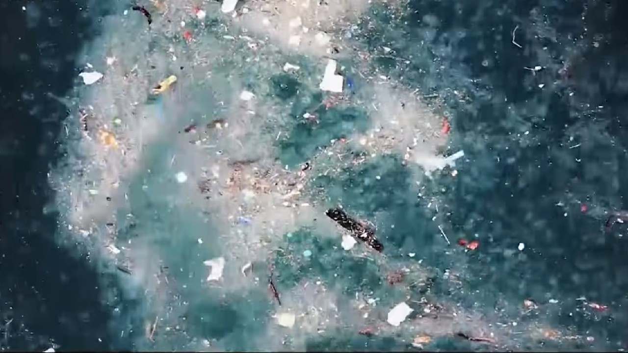 Plast v oceane.jpg