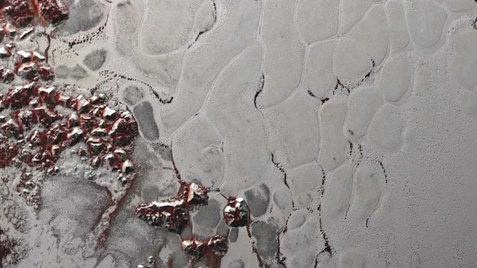 Ako vznikli záhadné obrazce na povrchu Pluta?