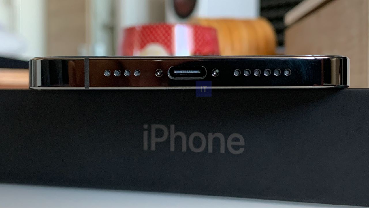iPhone 12 Pro_with USB-C