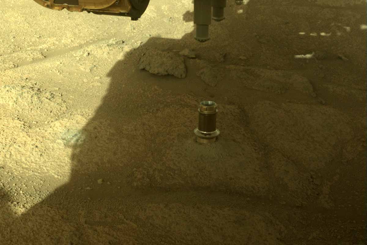 Na povrchu Marsu sa objavila podivná súčiastka