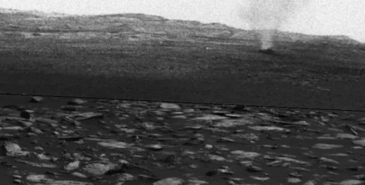 Rover Perseverance zachytil „prašného diabla“: Pozrite sa, ako sa drobné tornádo prechádza hrebeňom Marsu