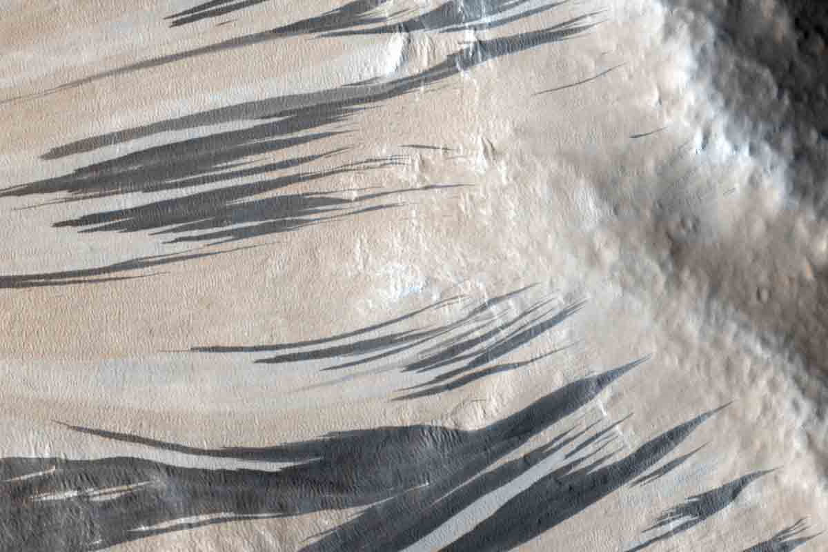 Mars stále dokáže prekvapiť. Nádherný záber priniesol vysvetlenie pre dve záhady