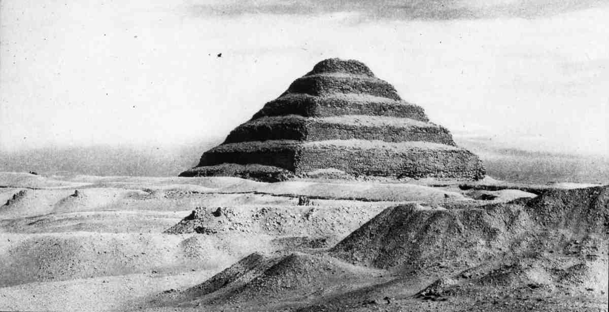 Djoser_Pyramida