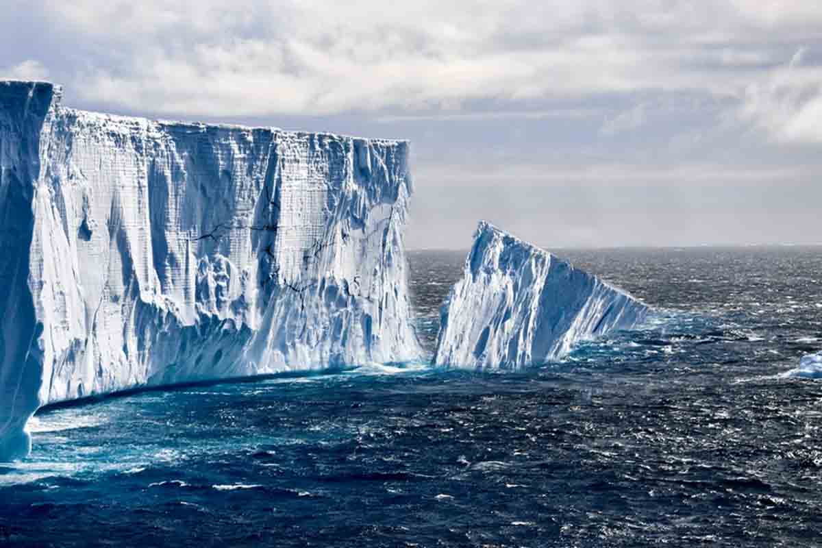 Antarktída sa rozpadá po okrajoch