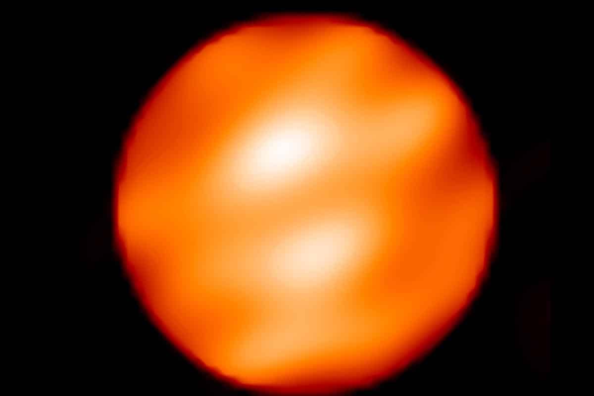 Betelgeuse sa stále spamätáva z tmavnutia, ktoré sa odohralo v roku 2019