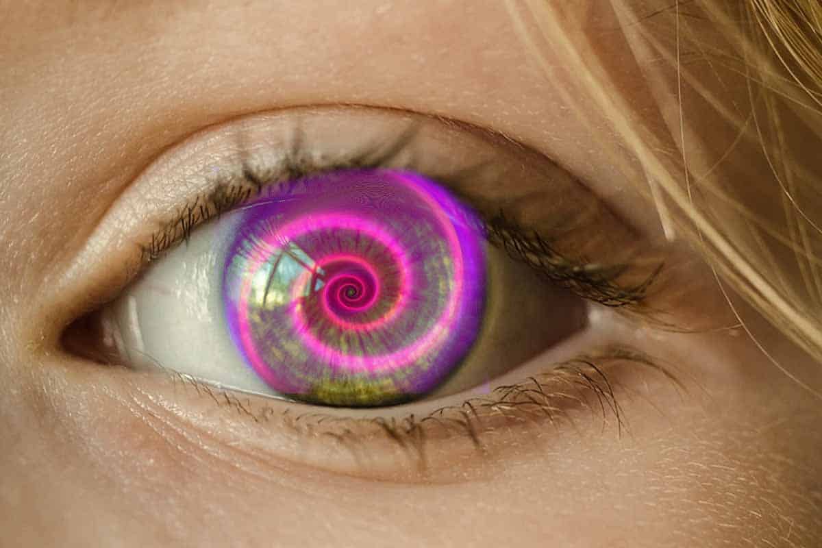 Nový experiment ukazuje silu hypnózy zmeniť aj zakorenené správanie