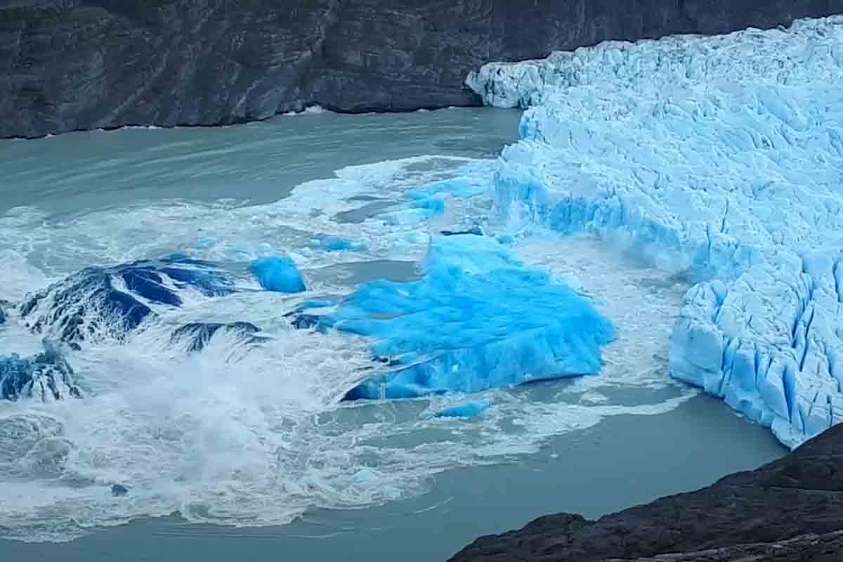 Zlom ľadovca Grey sa podarilo zachytiť na videu. Môže za to globálne otepľovanie