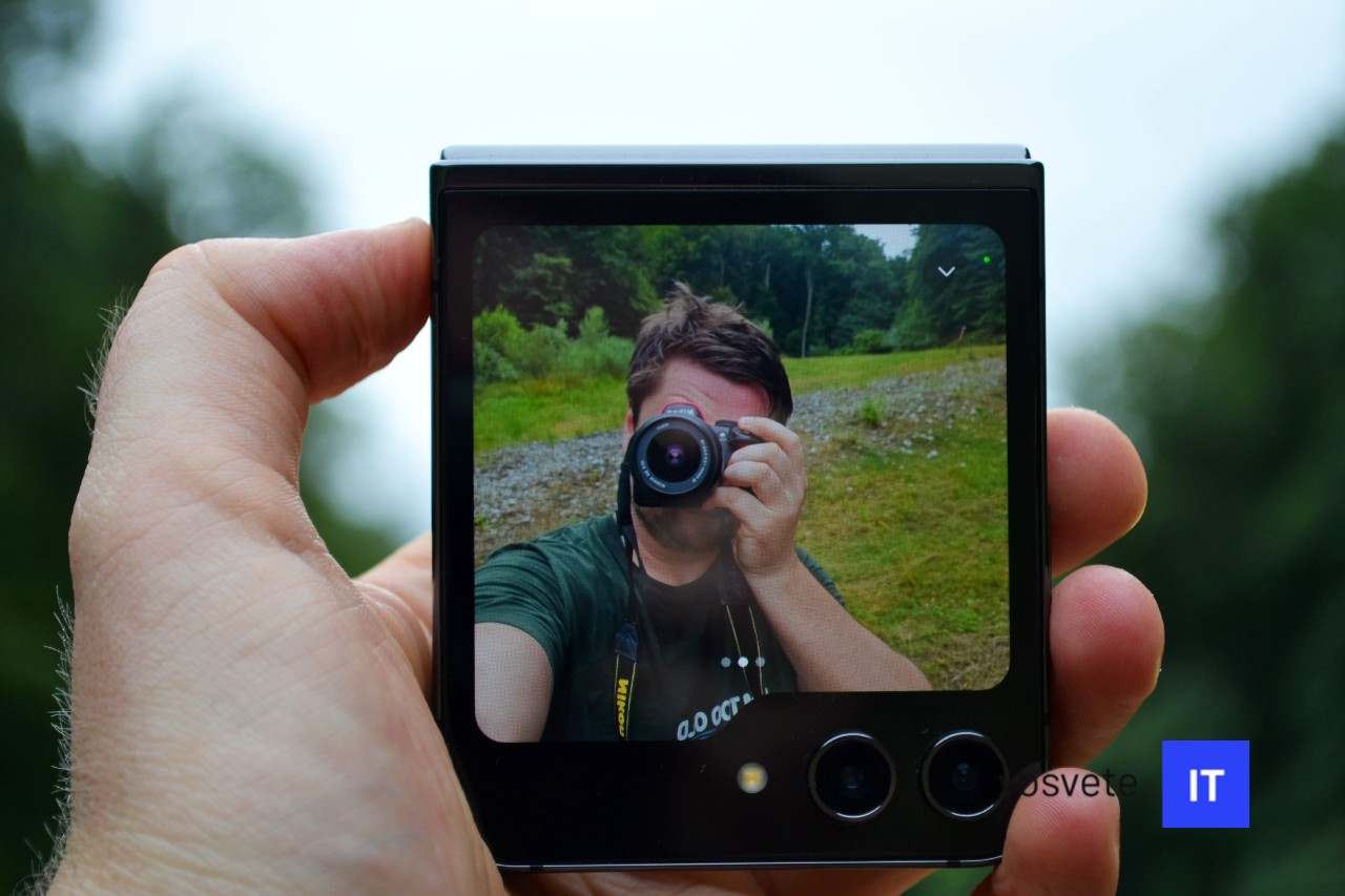Galaxy Z Flip 5_predny displej ako hladacik pre selfie kameru
