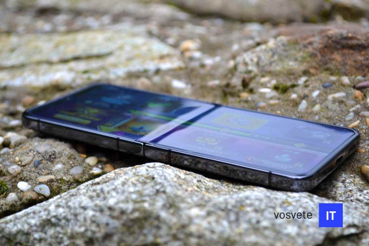 samsung Galaxy Z Flip 5 displej a zlom v strede