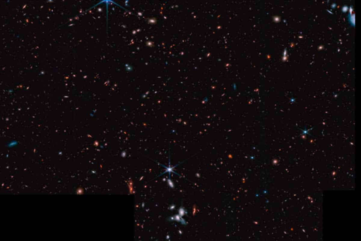 Webb zachytil zvláštny objekt, možno najstaršiu galaxiu vo vesmíre