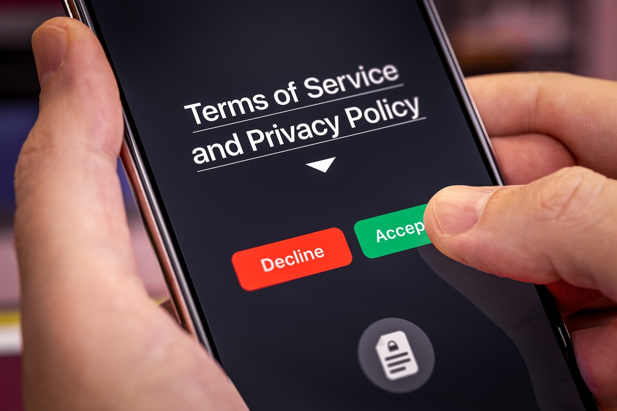 Smartphone,User,Agrees,To,Accept,Terms,Of,Service,And,Privacy