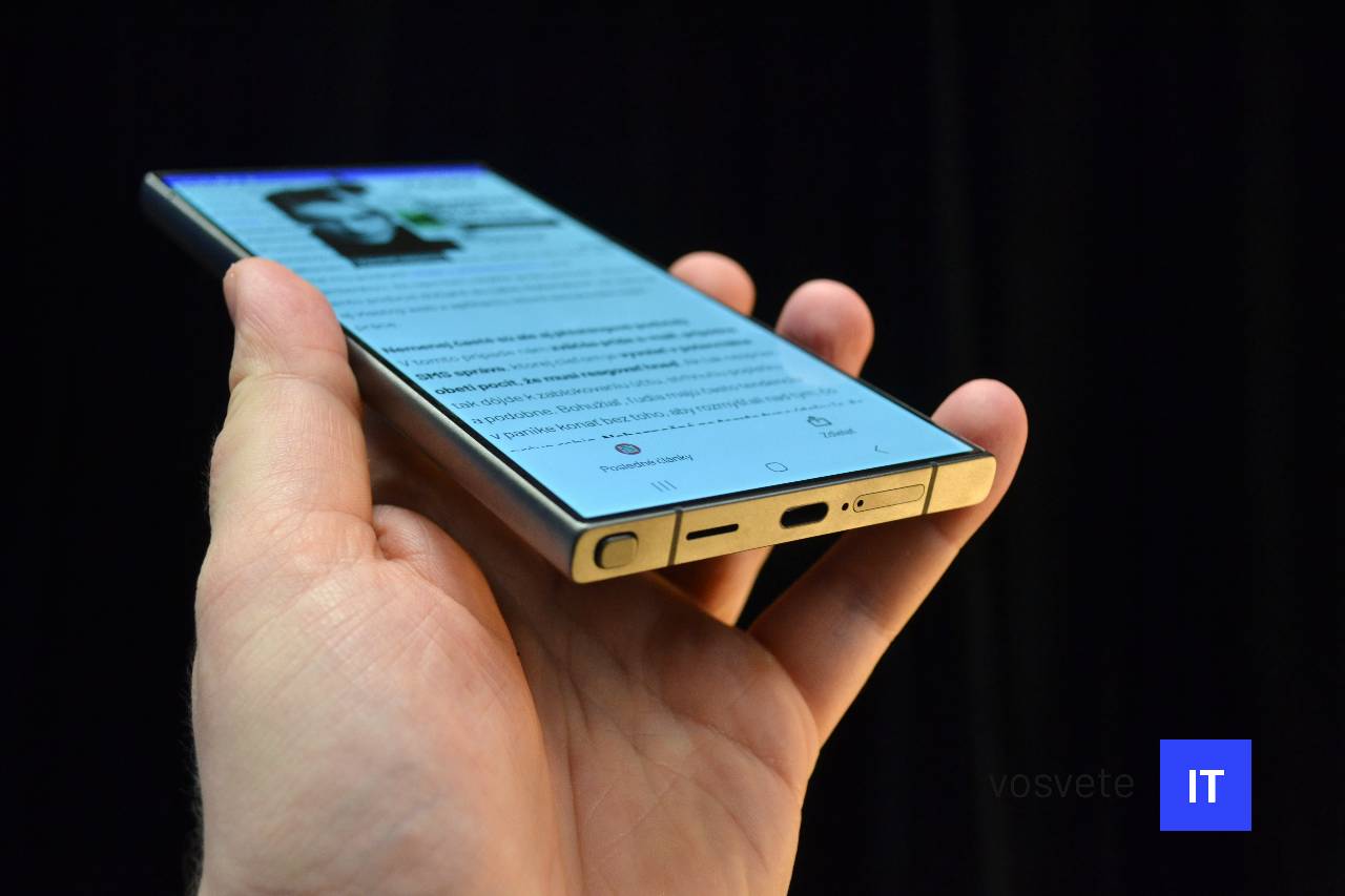 Samsung Galaxy S24 Ultra plochy displej