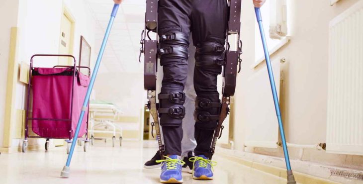 Vedci predstavili exoskelet TWIN: Sľubujú revolúciu pre ľudí, ktorí nemôžu chodiť